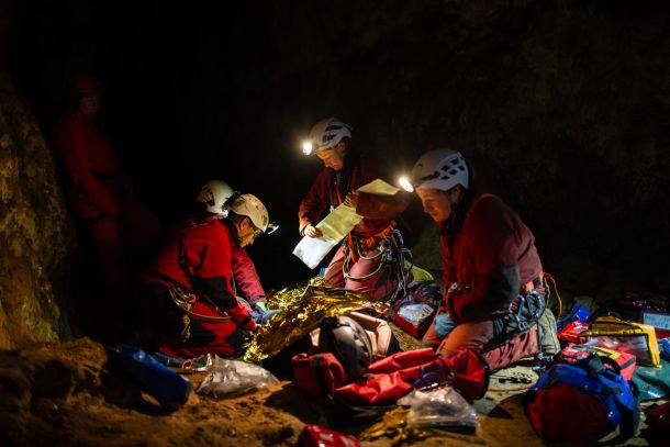 Rettungsübung der Höhlenrettung